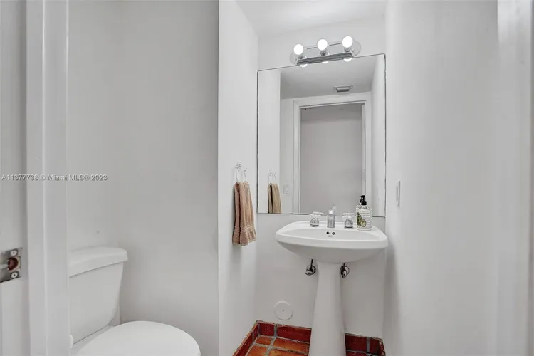 Villas at South Beach #105 image #17