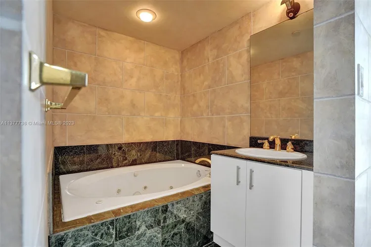 Villas at South Beach #105 image #25