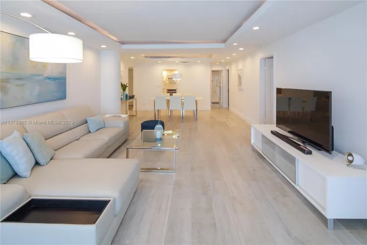 Carriage Club North #610 image #6