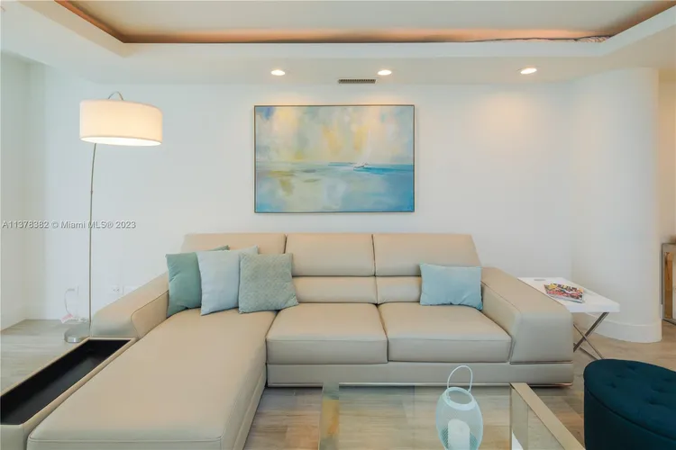 Carriage Club North #610 image #8