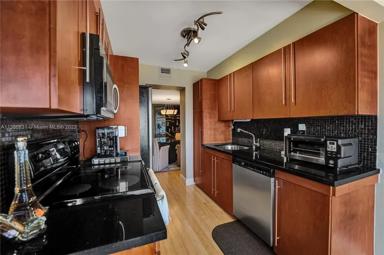 Biscayne Cove #1208 image #10