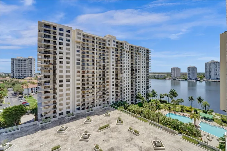 Biscayne Cove #1208 image #18