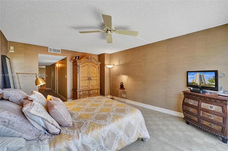 Biscayne Cove #1208 image #36