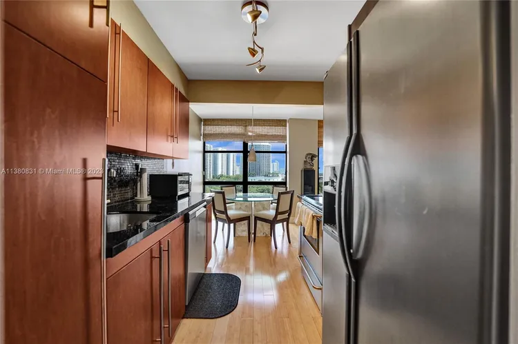 Biscayne Cove #1208 image #9