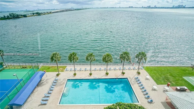 Bay Park Towers #903 image #16