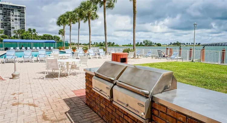 Bay Park Towers #903 image #20