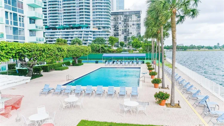 Bay Park Towers #903 image #22