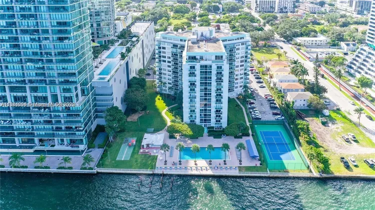 Bay Park Towers #903 image #23