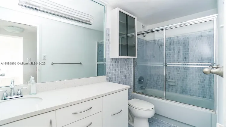 Bay Park Towers #903 image #8