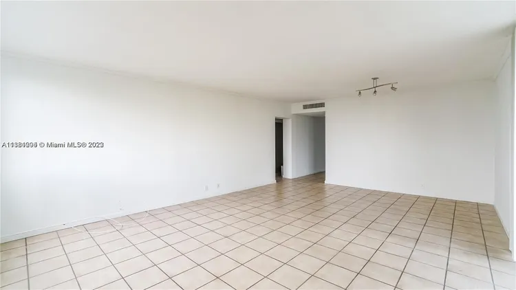 Bay Park Towers #903 image #9