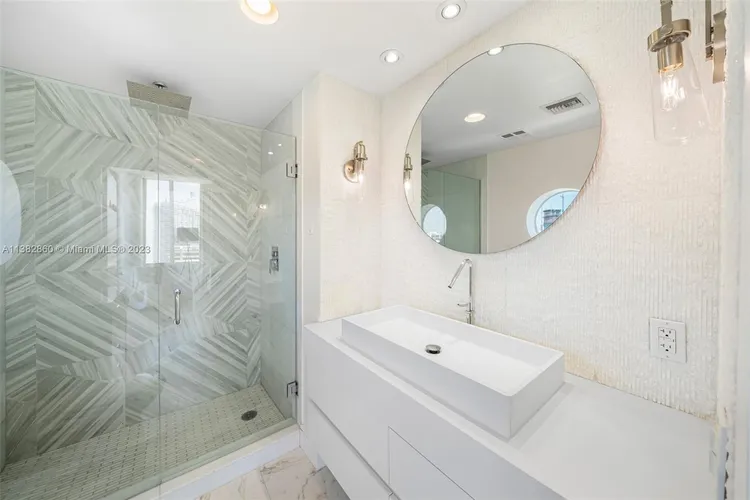 Ocean Place #8I image #32