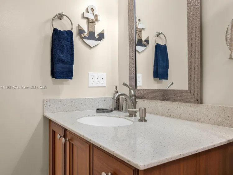 The Mutiny #510 image #7