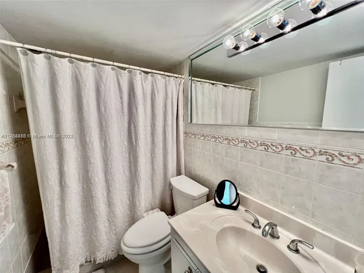 Oceanside Plaza #16W image #15