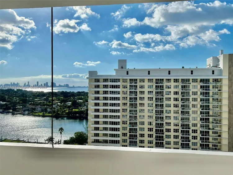 Oceanside Plaza #16W image #26