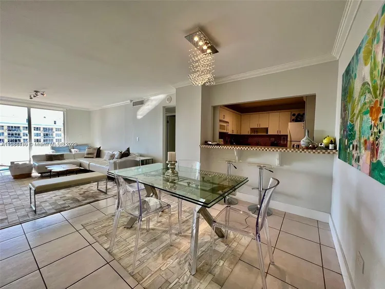 Oceanside Plaza #16W image #27