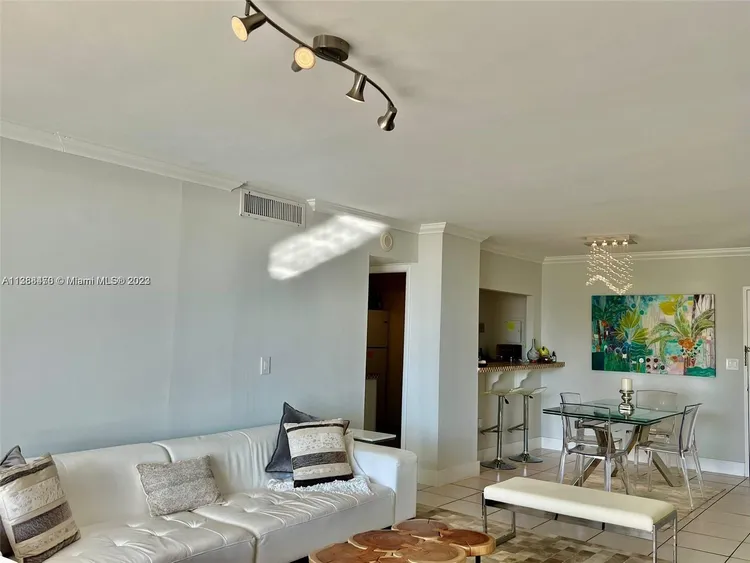 Oceanside Plaza #16W image #34