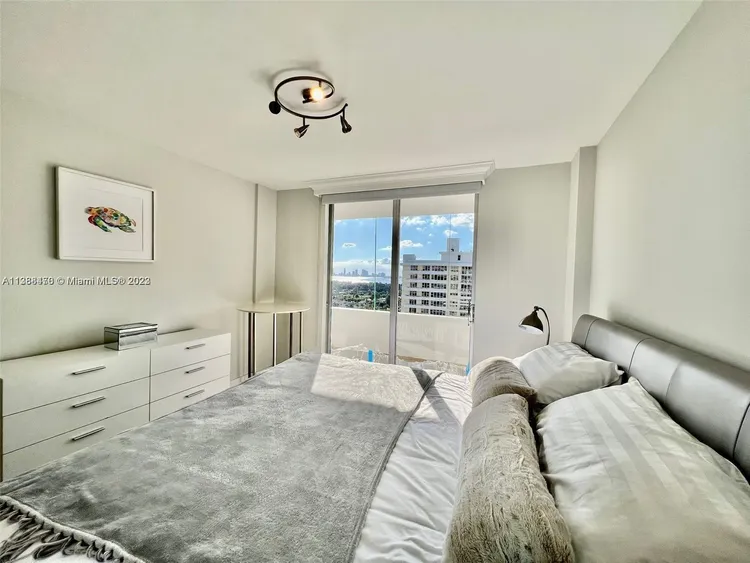 Oceanside Plaza #16W image #57