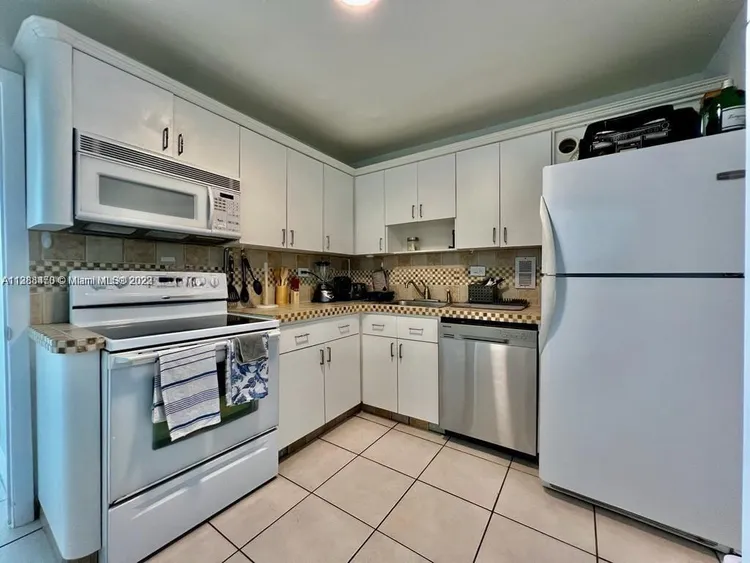 Oceanside Plaza #16W image #8