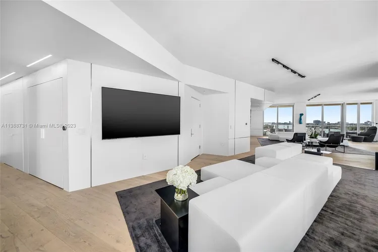 Monaco Yacht Club & Residences #8D image #11