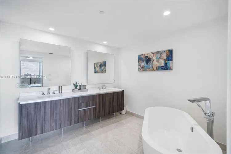 Aria on the Bay #408 image #10