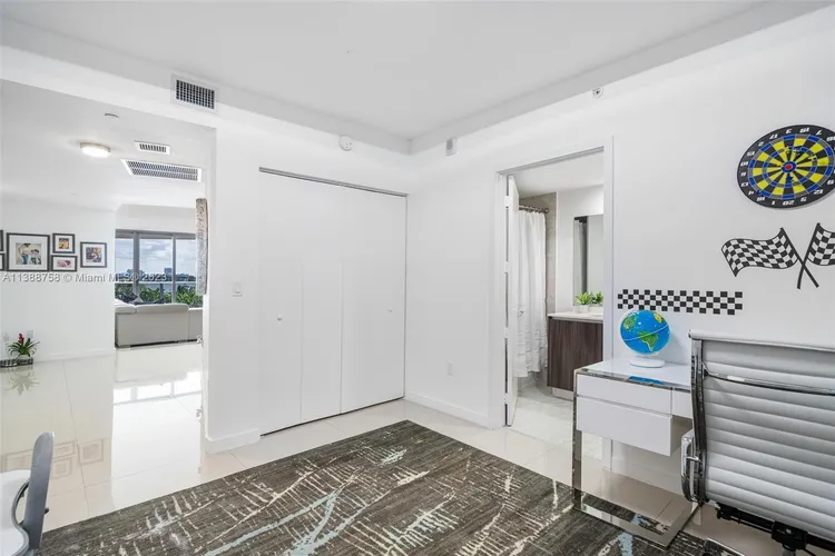 Aria on the Bay #408 image #17