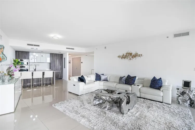 Aria on the Bay #408 image #6