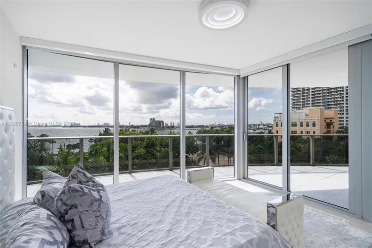 Aria on the Bay #408 image #8