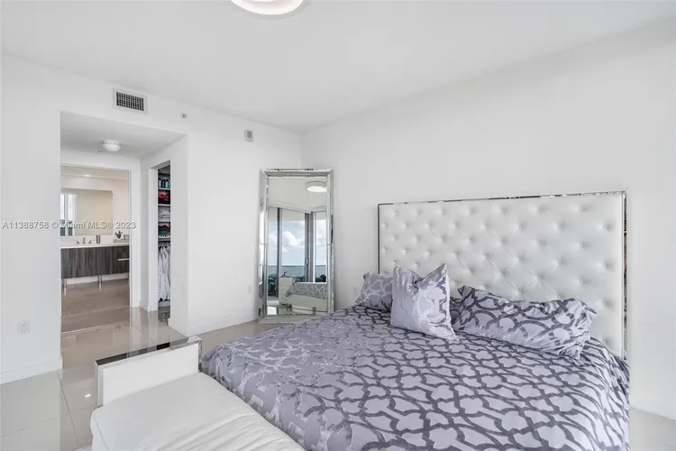 Aria on the Bay #408 image #9