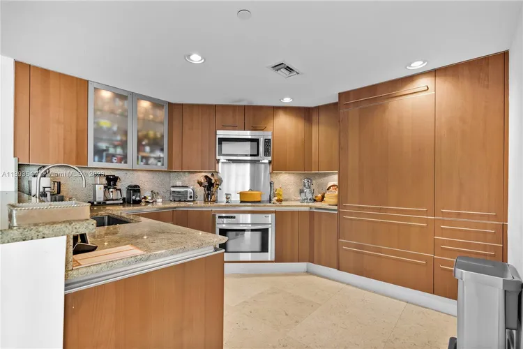 Grovenor House #1406 image #7