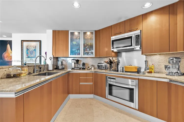 Grovenor House #1406 image #8