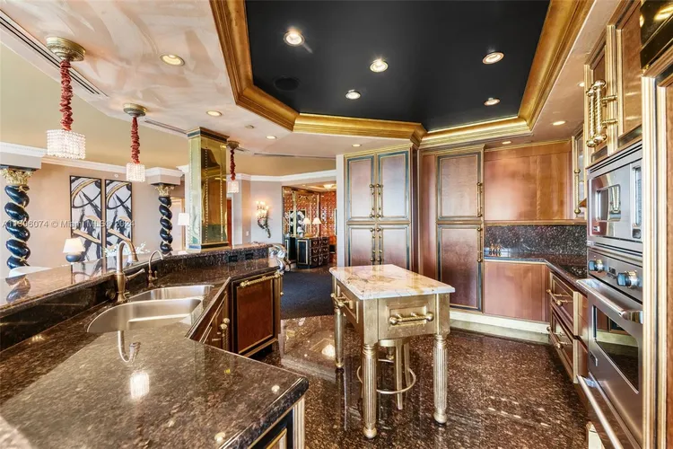 Le Club International #1006 image #10