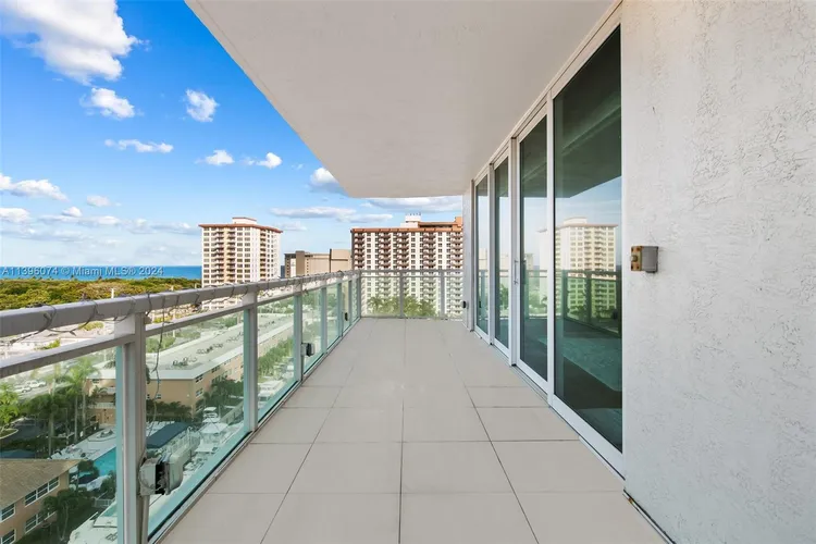 Le Club International #1006 image #17