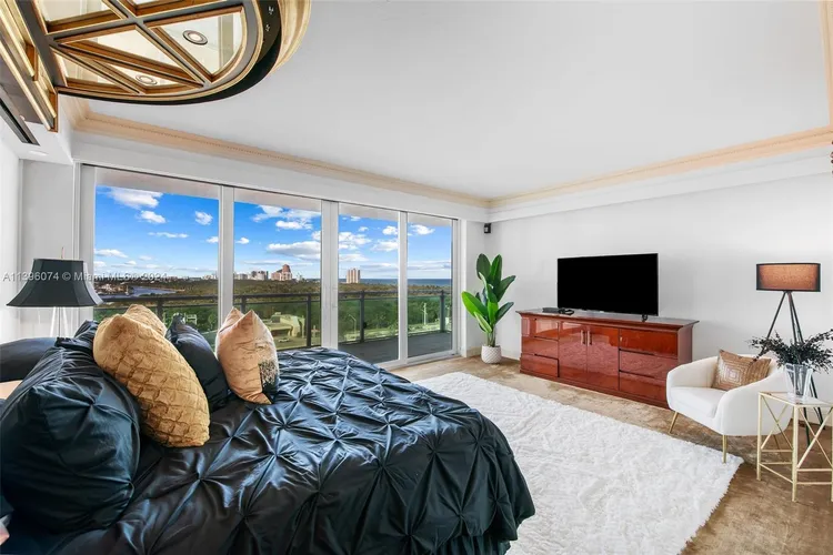 Le Club International #1006 image #22