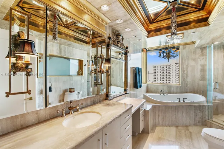 Le Club International #1006 image #24