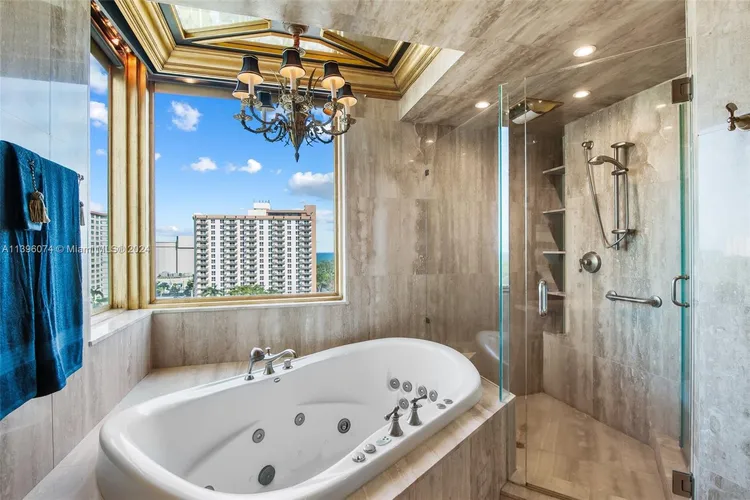 Le Club International #1006 image #26