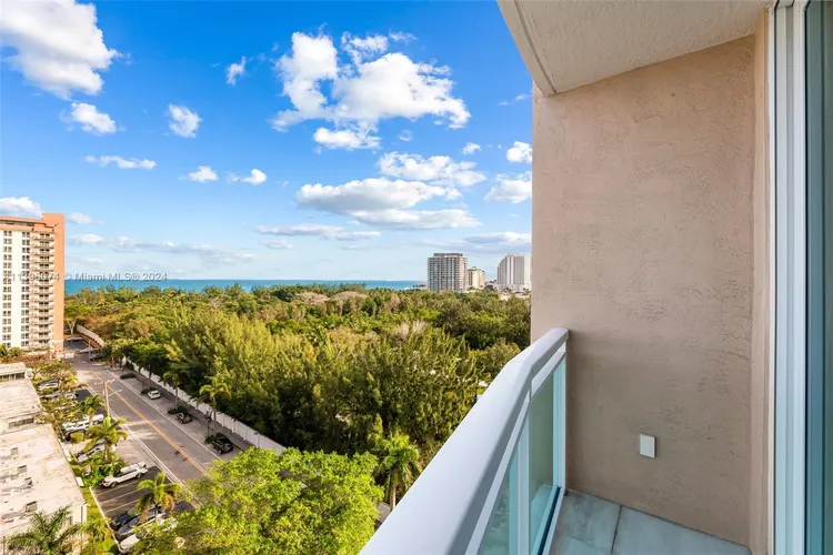 Le Club International #1006 image #32