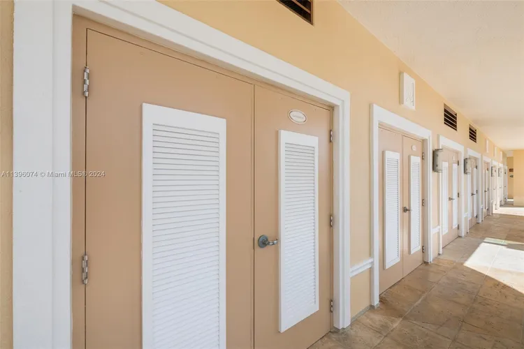 Le Club International #1006 image #43