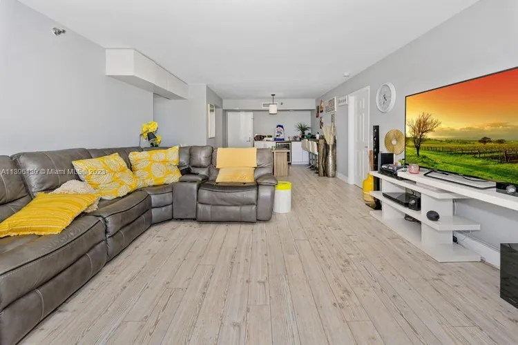 Parc Central South #1017 image #11