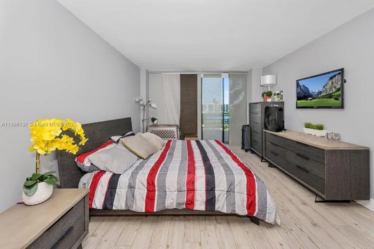 Parc Central South #1017 image #13