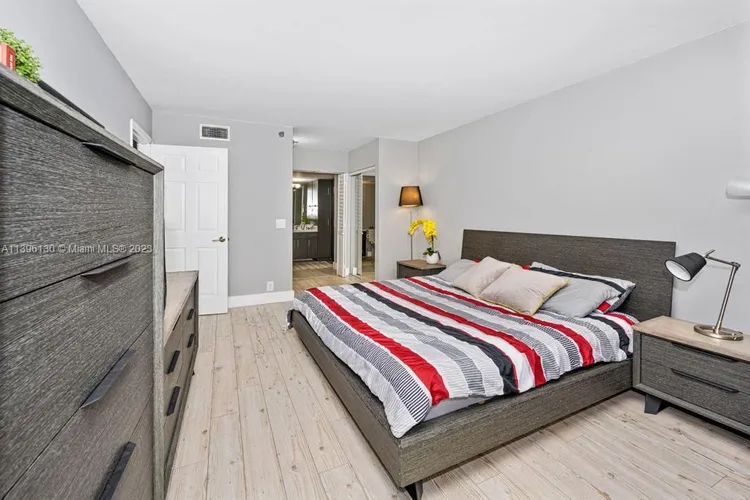 Parc Central South #1017 image #14