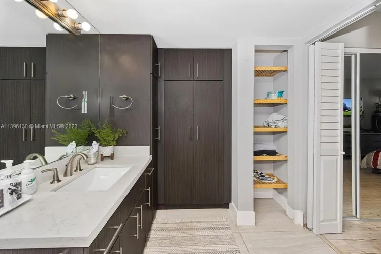 Parc Central South #1017 image #16