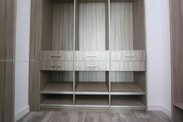 Icon Bay #504 image #12