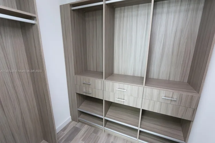 Icon Bay #504 image #13