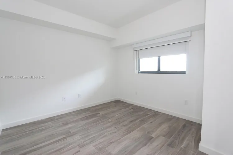 Icon Bay #504 image #14