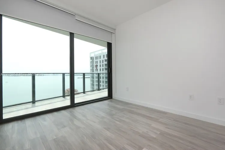 Icon Bay #504 image #6