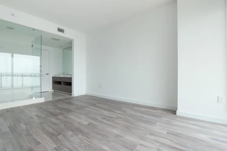 Icon Bay #504 image #8