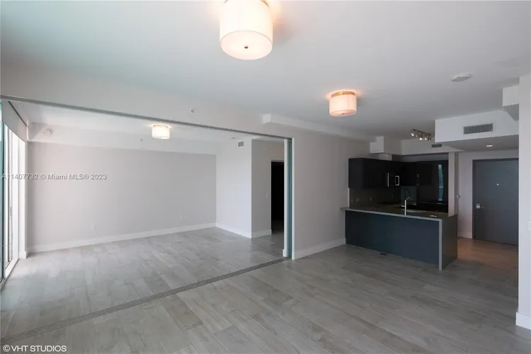 The Bond #3704 image #10