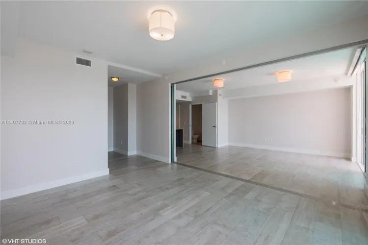 The Bond #3704 image #13