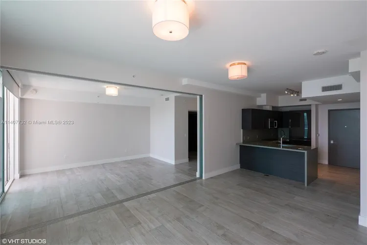 The Bond #3704 image #15