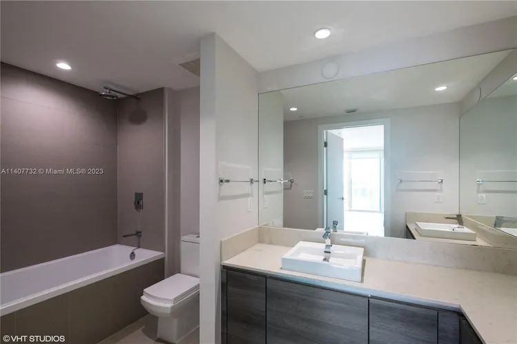 The Bond #3704 image #18